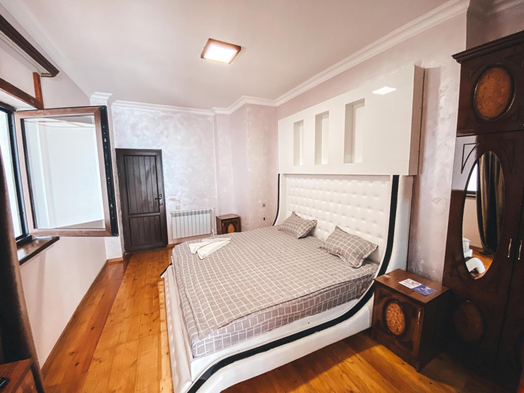 Yerevan Hotel エクステリア 写真
